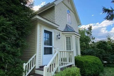 578 Marrett Rd 1