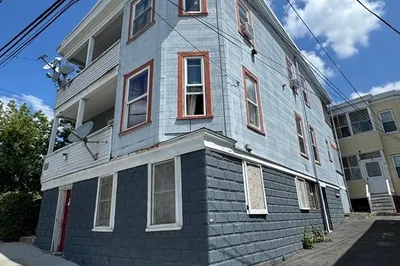 39 Ayer St 1