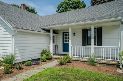 406 Russell St 1