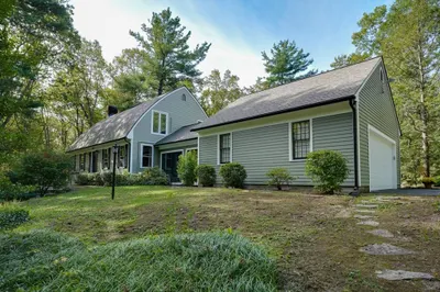 18 Bay Path Dr 1