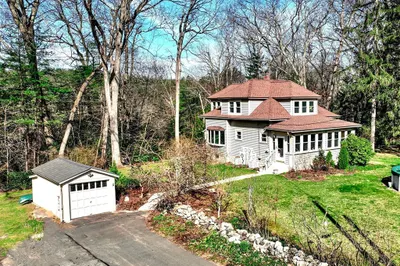 9 Lang Ave 1