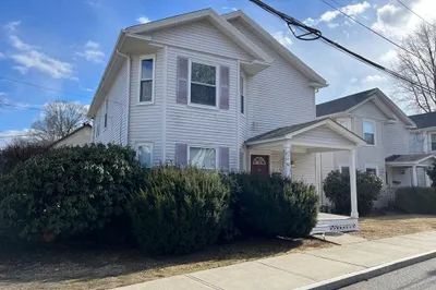 84 Crescent St #2