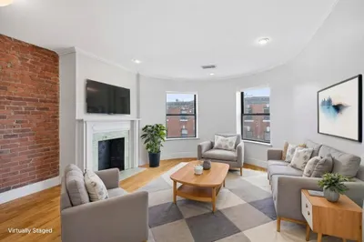111 Gainsborough Street #404