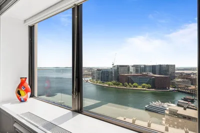 85 East India Row #26F 1