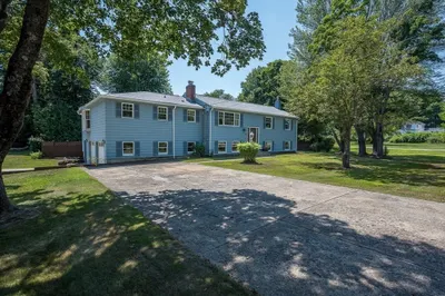 19 Village St