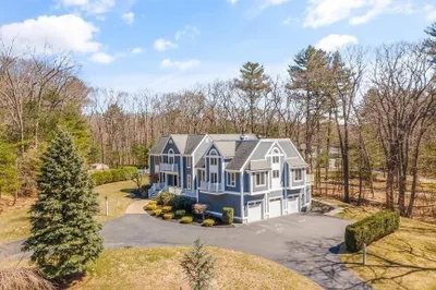 18 Appleton Ln