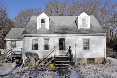219 Bonin St 1