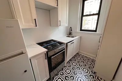 39 Glenville Ave #3