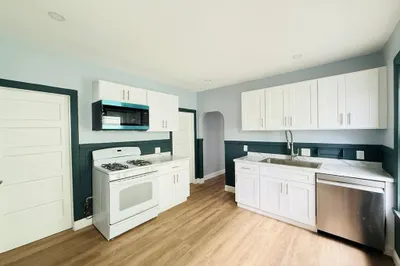 83 Marion St #3