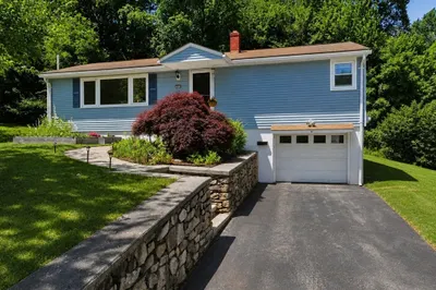 46 Pinecroft Ave