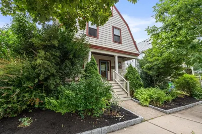 8 Larchmont St 1