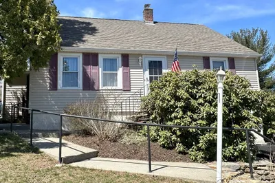 38 Upland St 1