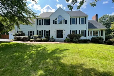 15 Olde Tavern Road 1
