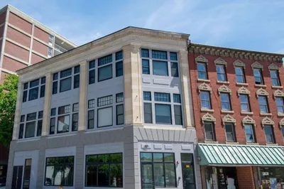 409 Main St 1