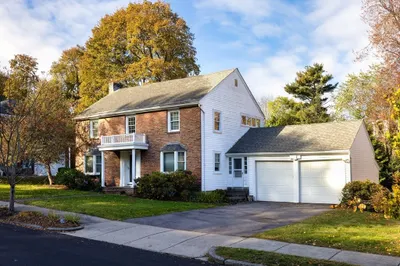 55 Woodlawn Dr
