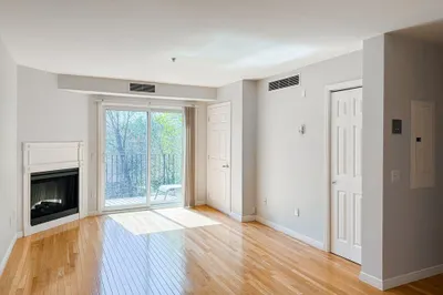 60 Broadlawn Park #3C