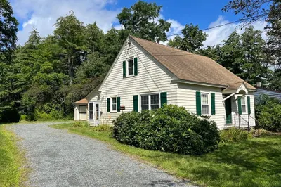 462 Leyden Rd
