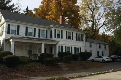 131 Pleasant St #3