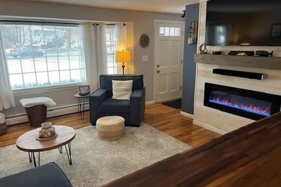 1092 Wachusett St 1