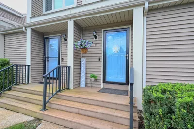 340 Centre Ave #8 1
