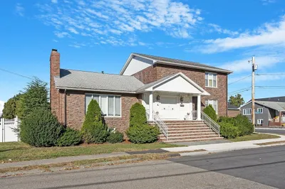 206 Oakwood Ave 1