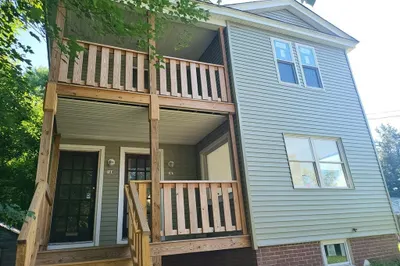 187-189 W Franklin St 1