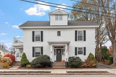 74-76 BromfielD St #D