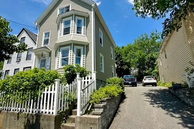 32 Louis St #1