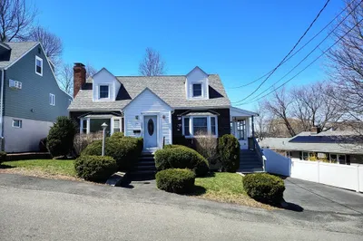 74 Thurlow Ave