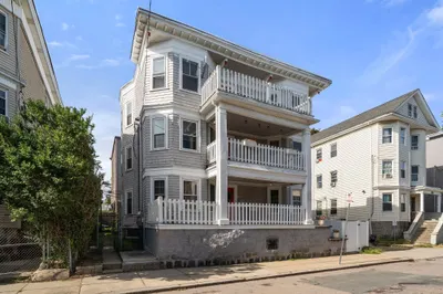 31 Barry St #2 1