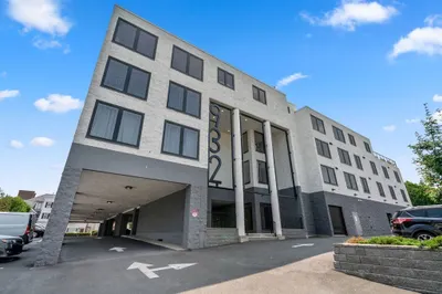 932 Broadway #202