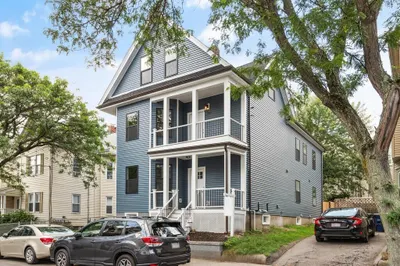 8 Lee St #2