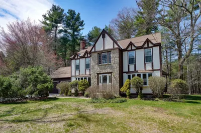 7 Old Colony Dr 1