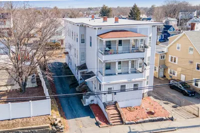 160 Central St 1