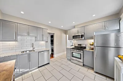 131 King St #3