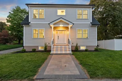 10 Ames St 1