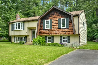 24 Lexington Ln