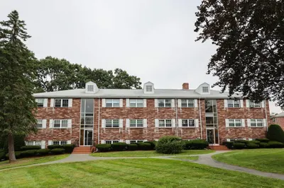 68 Edgelawn Ave #8 1