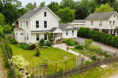 42 Bliss St 1