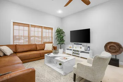 68 Center St #13 1