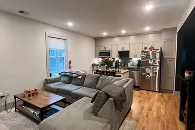 288 Columbia St #3
