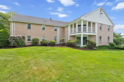 41 JEssica Dr #E