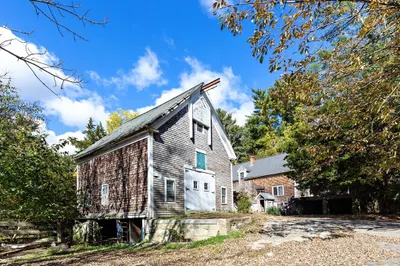58 W Elm St 1