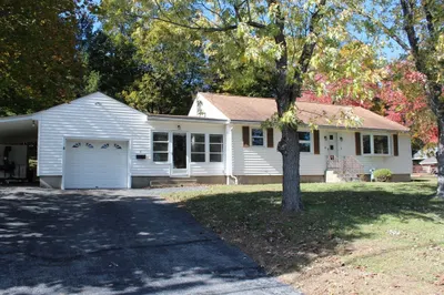 4 Thomas Hill Rd