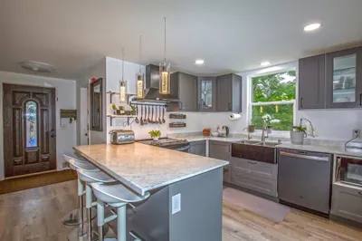 155 Burnett St 1