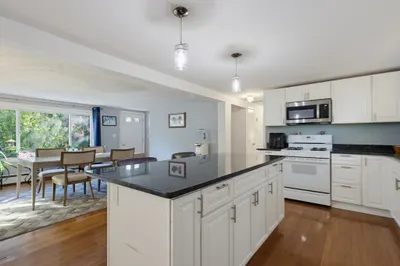 26 Hawthorne St 1