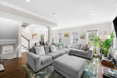 36-38 Fenwick St #38 1