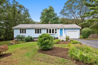 7 Brookdale Lane