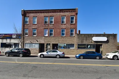 570-582 Main St 1