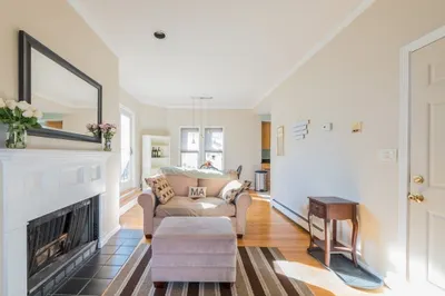 192 W Seventh St #2